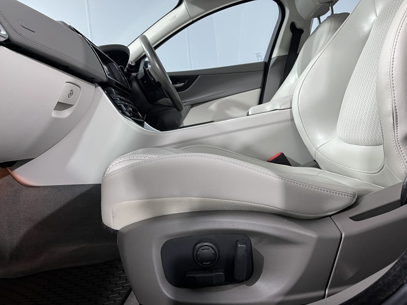 Used Jaguar XE 2017 for sale - 78025624: Photo 34