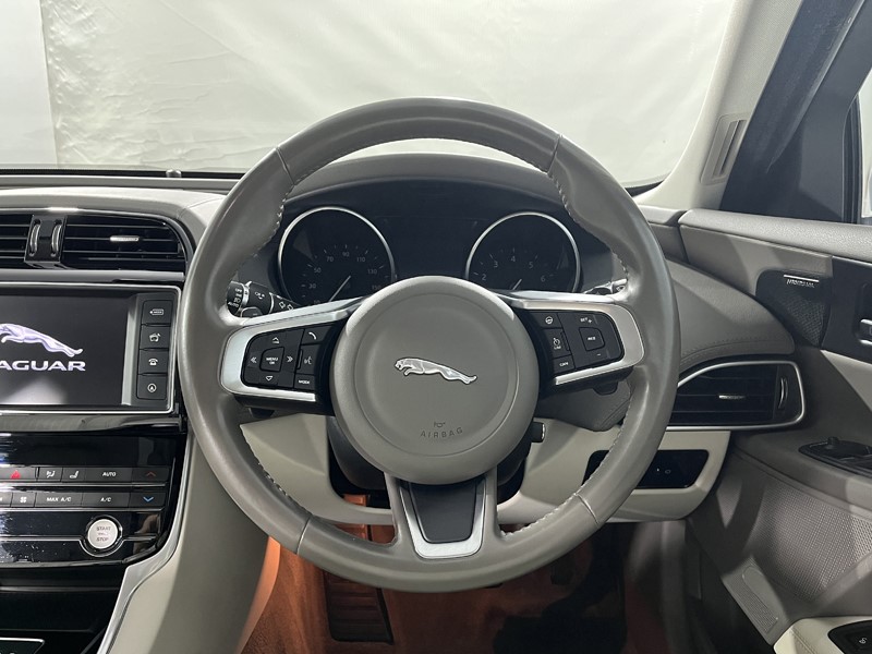 Used Jaguar XE 2017 for sale - 78025624: Photo 5