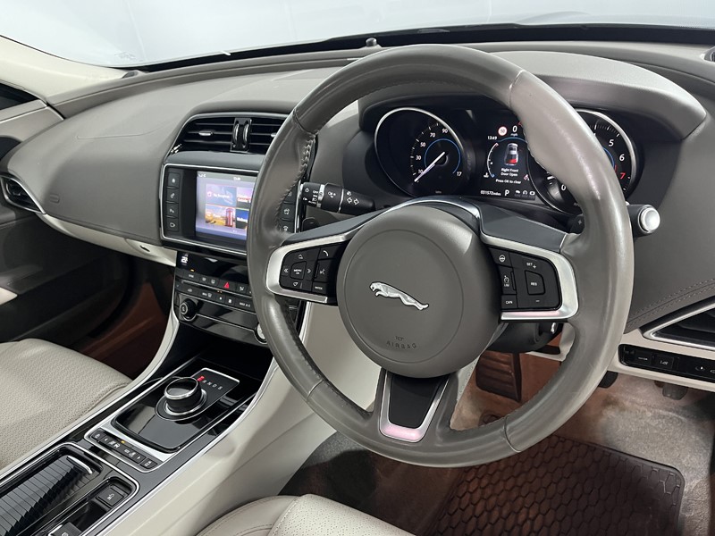 Used Jaguar XE 2017 for sale - 78025624: Photo 6