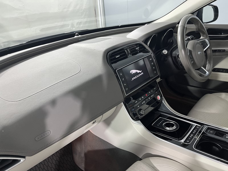 Used Jaguar XE 2017 for sale - 78025624: Photo 7