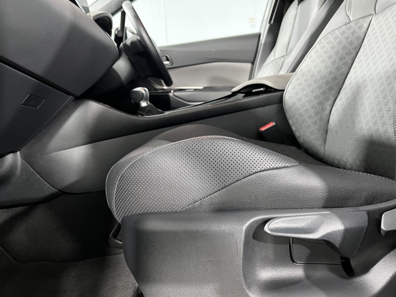 Used Toyota C-HR 2023 for sale - 76981865: Photo 32