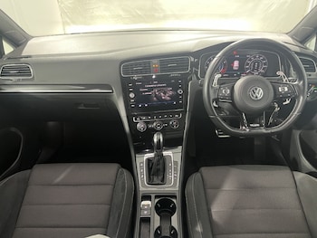 Used Volkswagen Golf 2019 for sale - 78984402: Photo