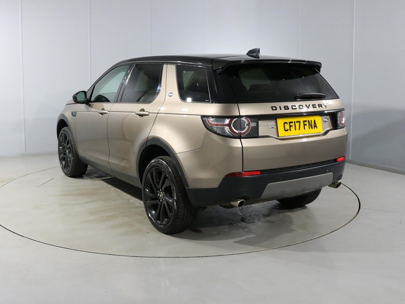 Used Land Rover Discovery Sport 2017 for sale - 76980981: Photo 2