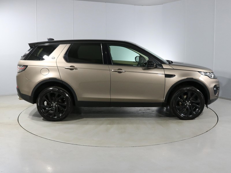 Used Land Rover Discovery Sport 2017 for sale - 76980981: Photo 3