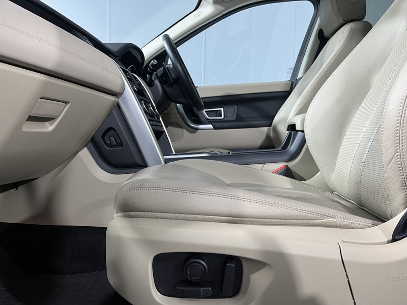 Used Land Rover Discovery Sport 2017 for sale - 76980981: Photo 32