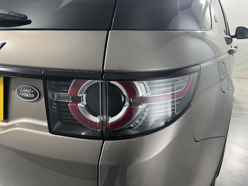 Used Land Rover Discovery Sport 2017 for sale - 76980981: Photo 40