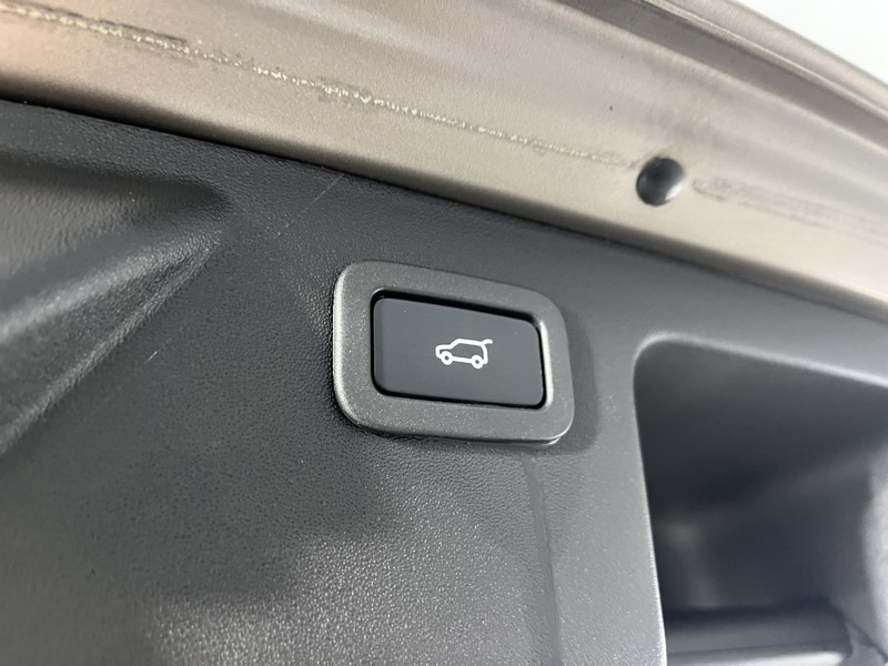 Used Land Rover Discovery Sport 2017 for sale - 76980981: Photo 42