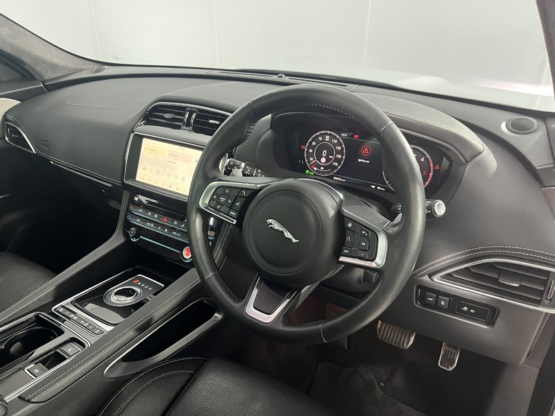 Used Jaguar F-Pace 2020 for sale - 77225272: Photo 6