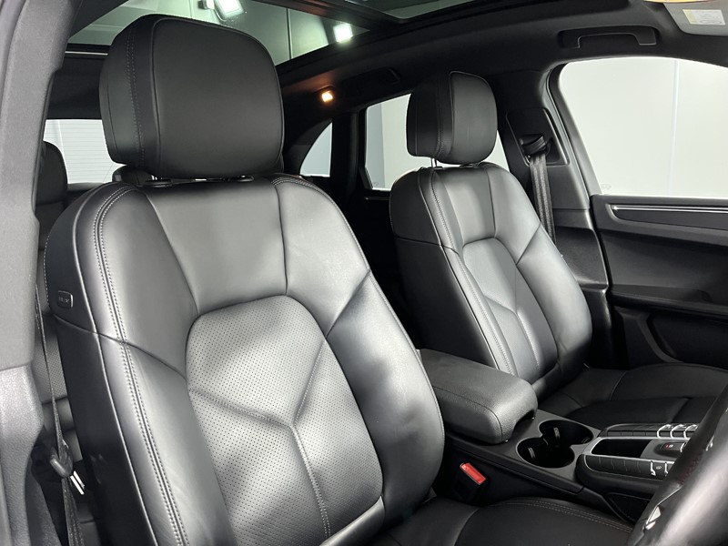 Used Porsche Macan 2020 for sale - 76981547: Photo 11