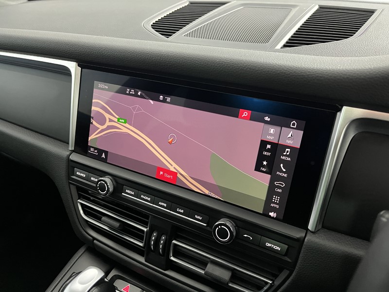 Used Porsche Macan 2020 for sale - 76981547: Photo 18