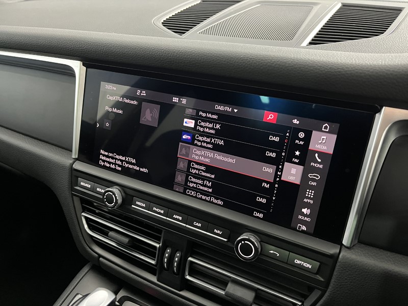 Used Porsche Macan 2020 for sale - 76981547: Photo 28