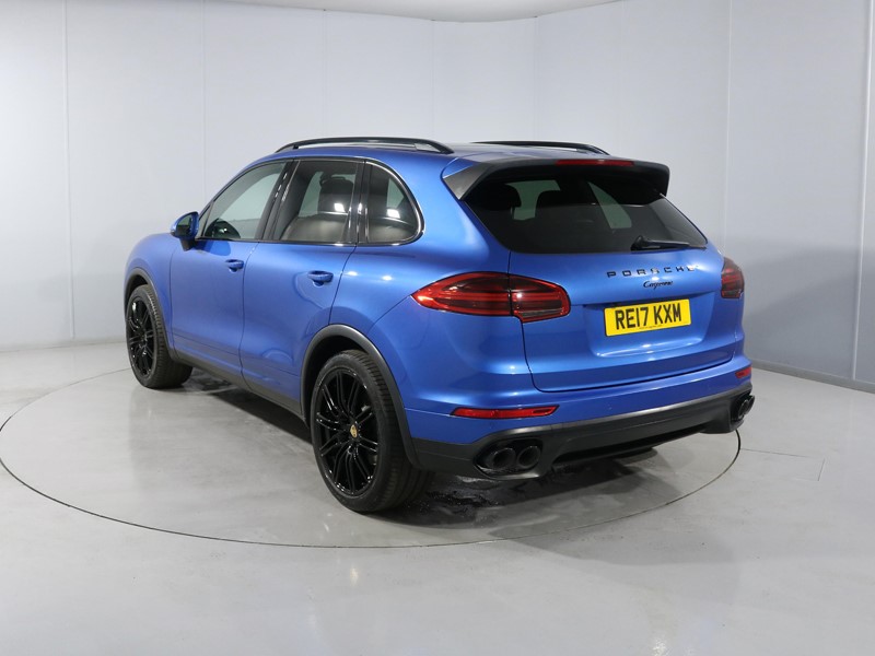 Used Porsche Cayenne 2017 for sale - 77848207: Photo 2