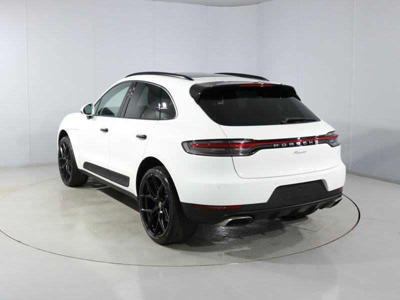 Used Porsche Macan 2020 for sale - 77245243: Photo 2