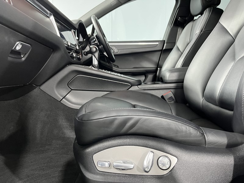 Used Porsche Macan 2020 for sale - 77245243: Photo 34