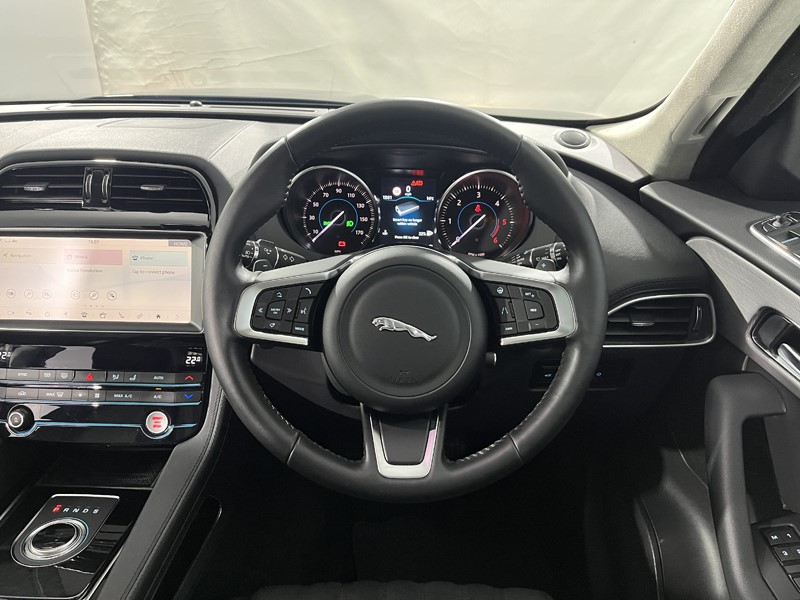 Used Jaguar F-Pace 2020 for sale - 77930977: Photo 5