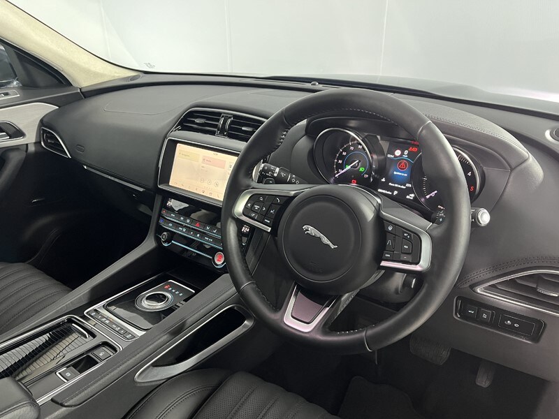 Used Jaguar F-Pace 2020 for sale - 77930977: Photo 6