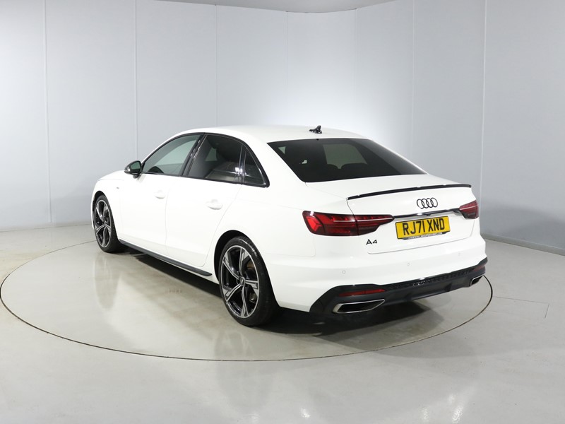 Used Audi A4 2022 for sale - 76981136: Photo 2