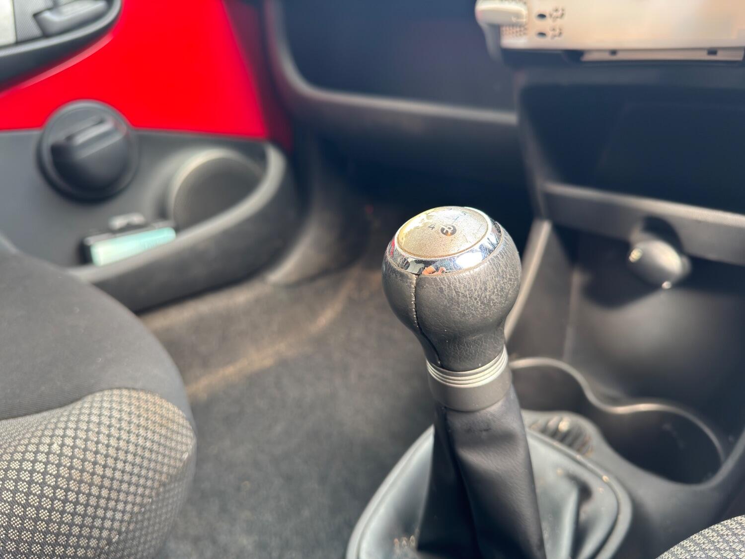 Used Toyota AYGO 2013 for sale - 76799098: Photo 24