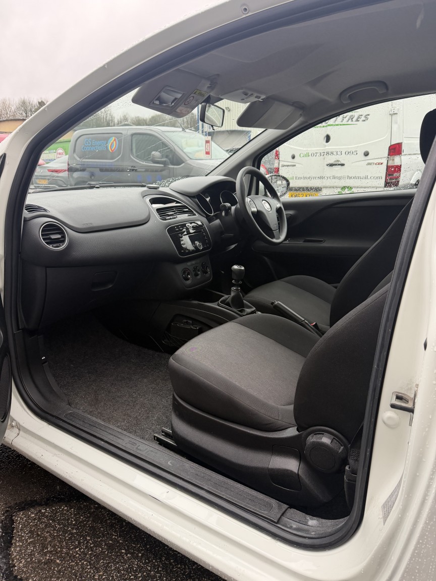 Used Fiat Punto 2015 for sale - 76884795: Photo 10