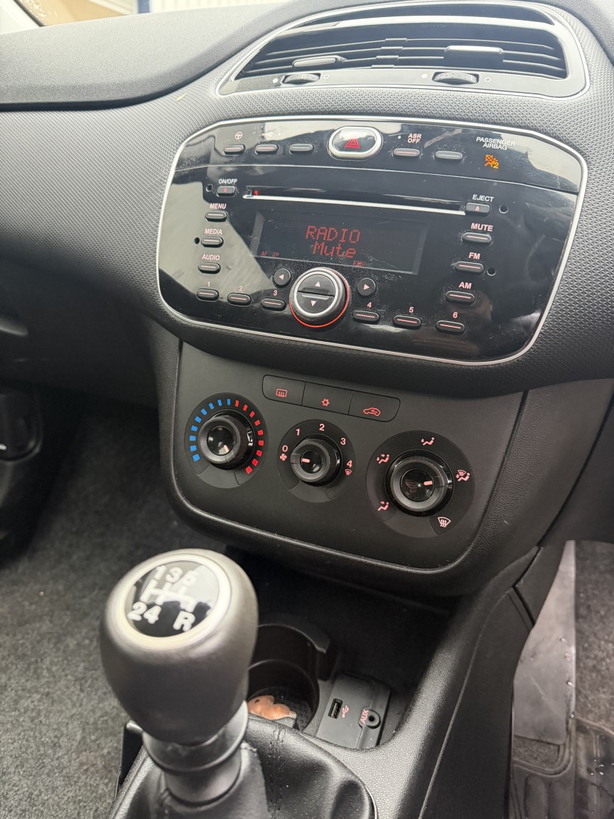 Used Fiat Punto 2015 for sale - 76884795: Photo 12