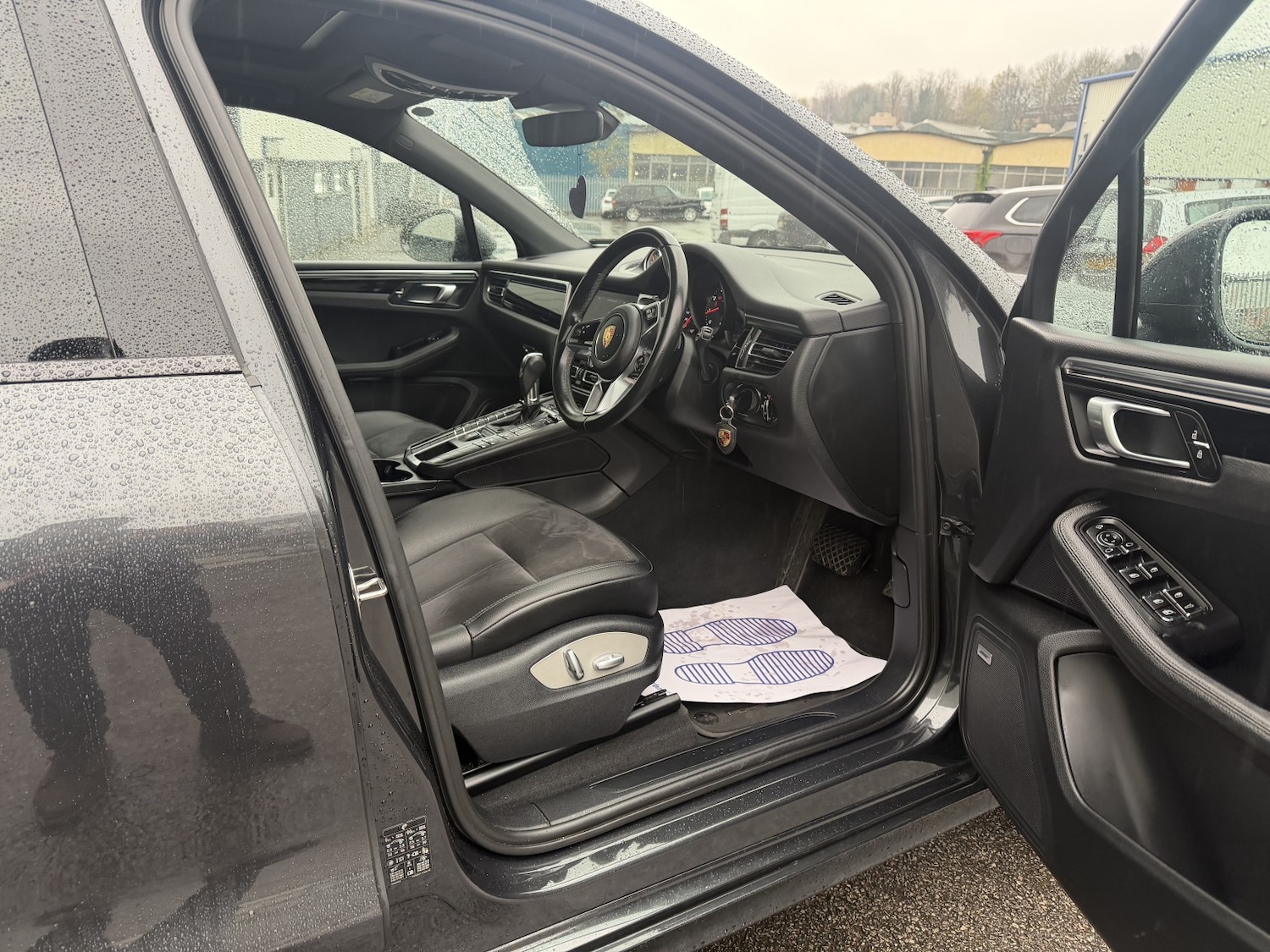 Used Porsche Macan 2021 for sale - 76777729: Photo 12