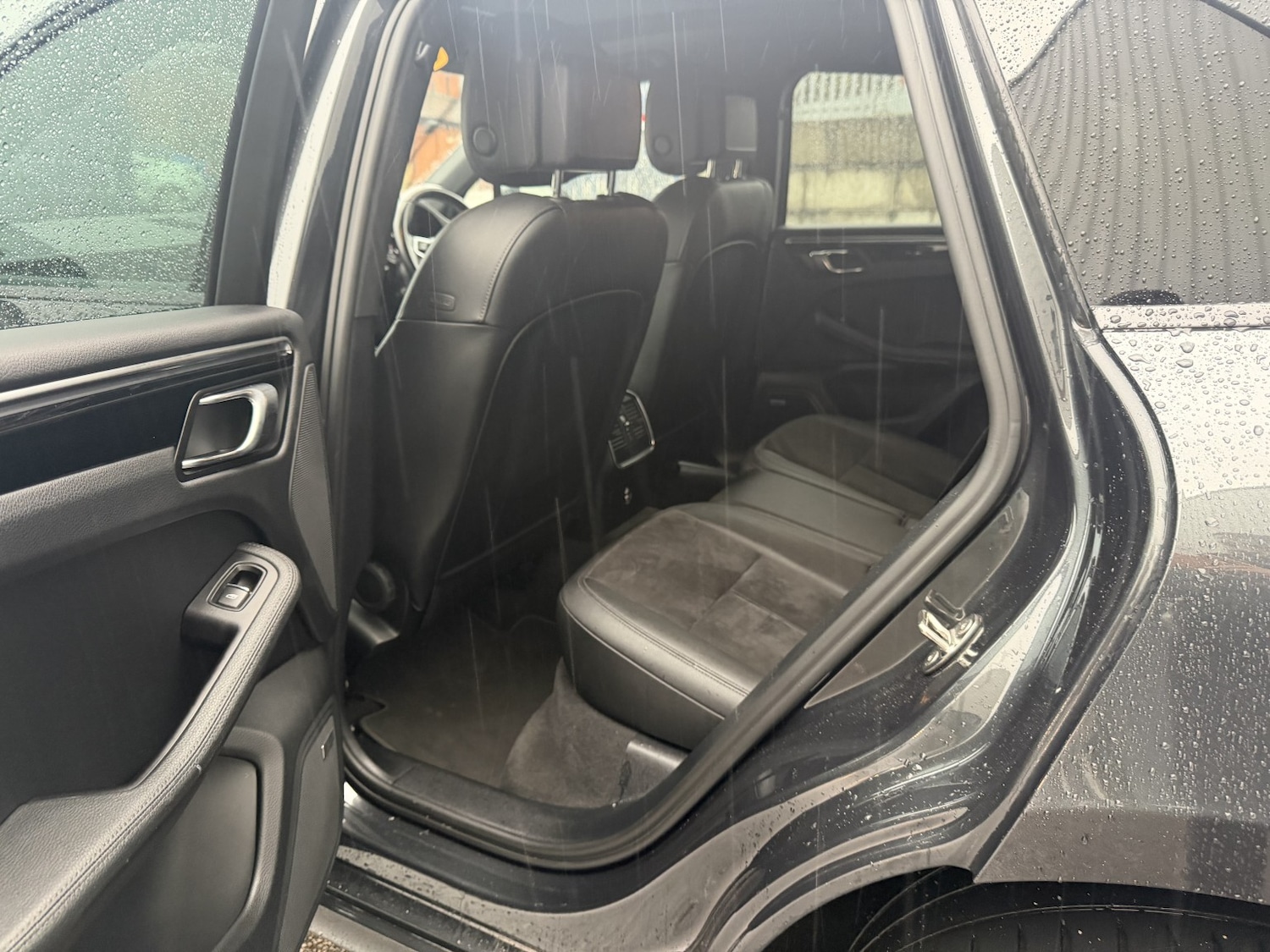 Used Porsche Macan 2021 for sale - 76777729: Photo 28