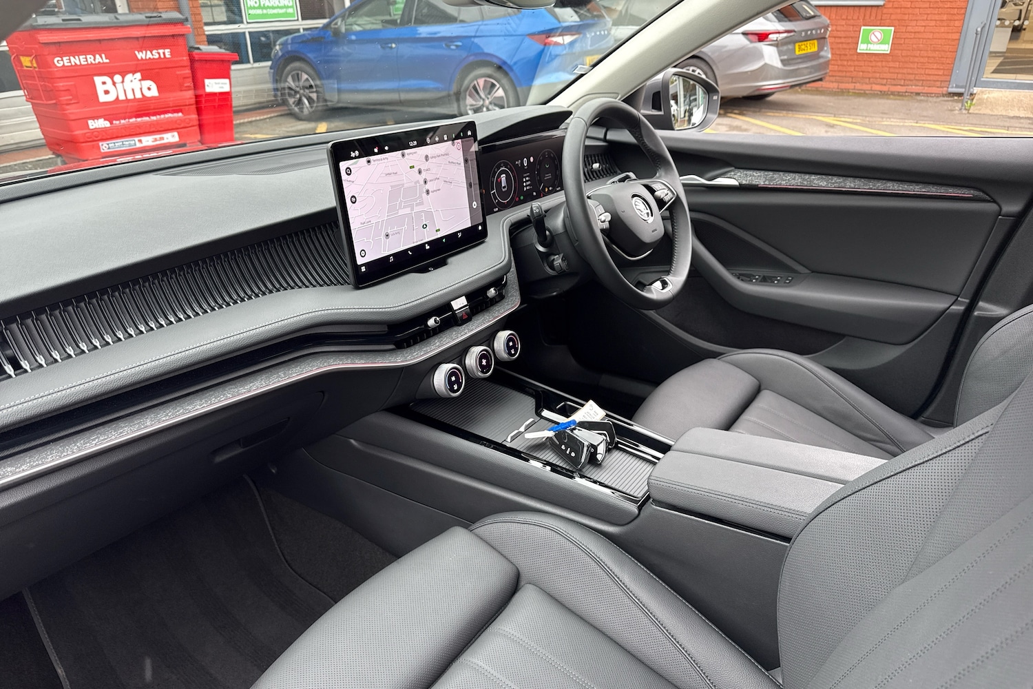 Used Skoda Superb 2025 for sale - 76679302: Photo 2