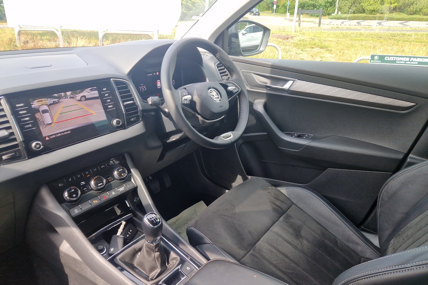 Used Skoda Karoq 2024 for sale - 76703897: Photo 2