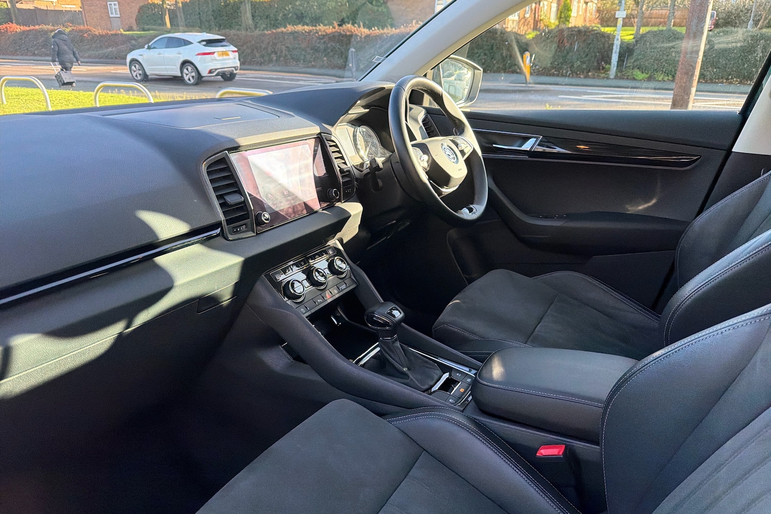 Used Skoda Karoq 2021 for sale - 77164065: Photo 2