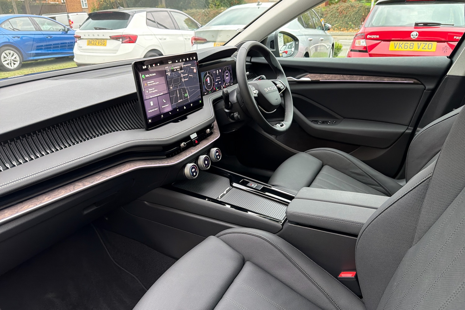 Used Skoda Superb 2025 for sale - 76680555: Photo 2