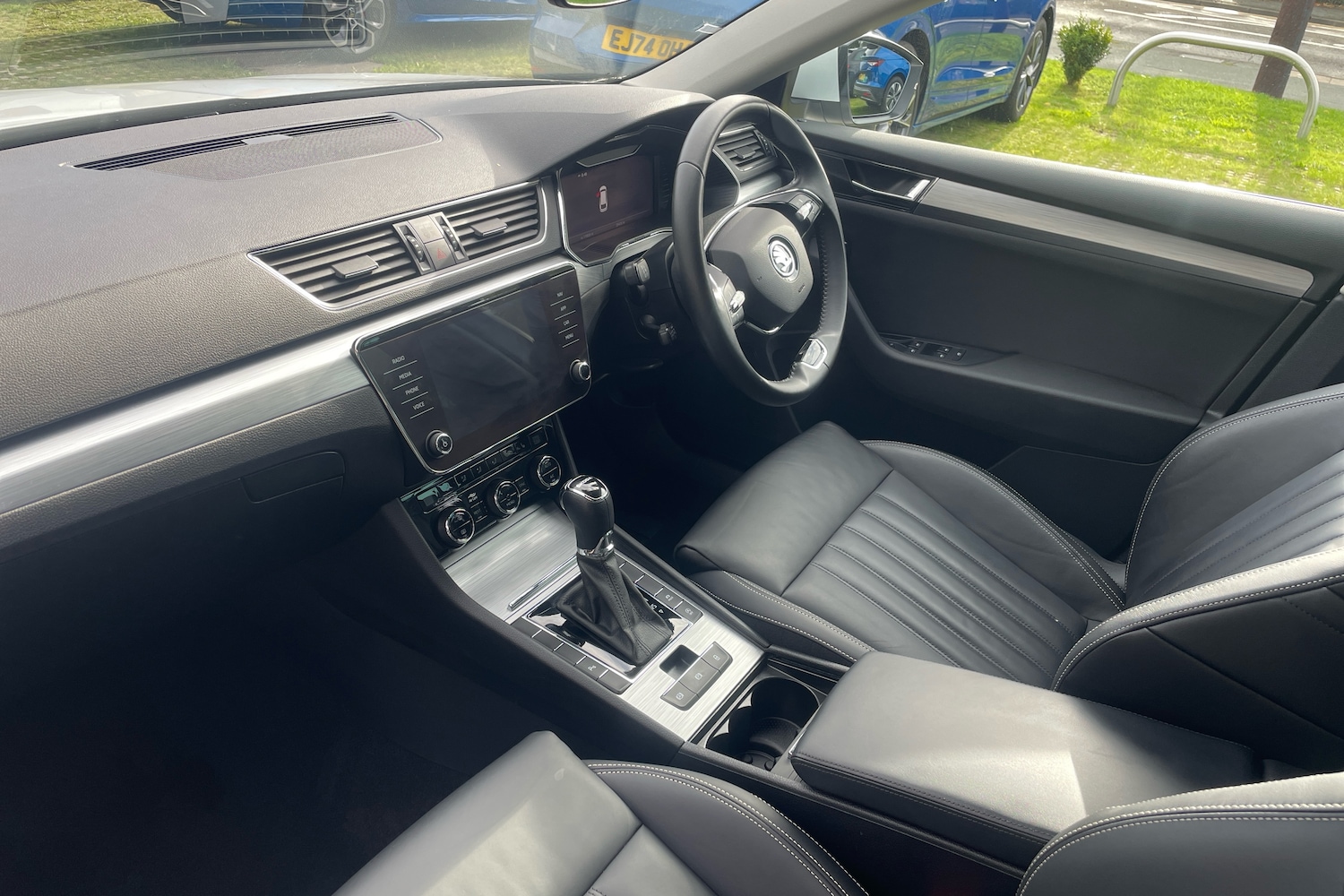 Used Skoda Superb 2023 for sale - 76676489: Photo 2