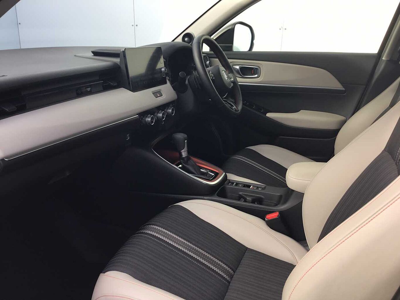 Used Honda HR-V 2022 for sale - 76202307: Photo 2