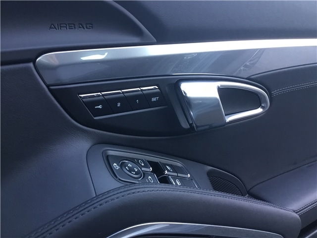 Used Porsche 718 Cayman 2018 for sale - 76635370: Photo 10