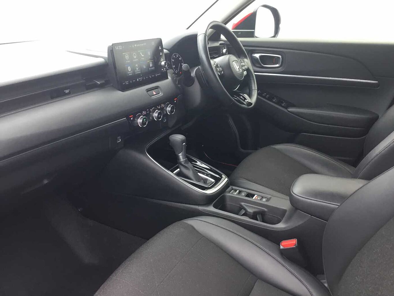 Used Honda HR-V 2023 for sale - 76730819: Photo 2