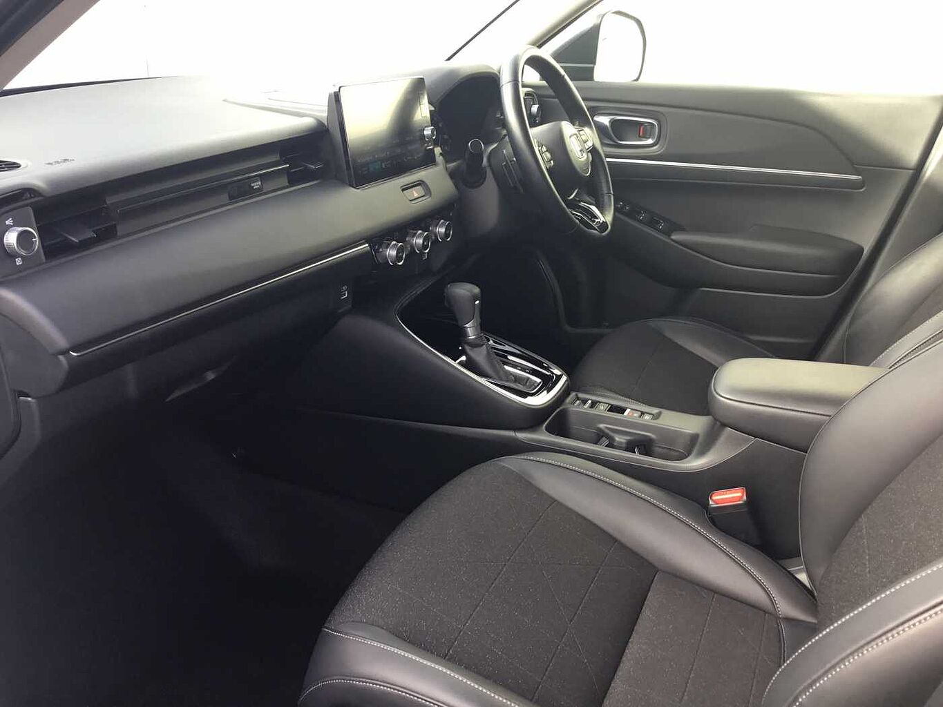 Used Honda HR-V 2023 for sale - 76202305: Photo 2