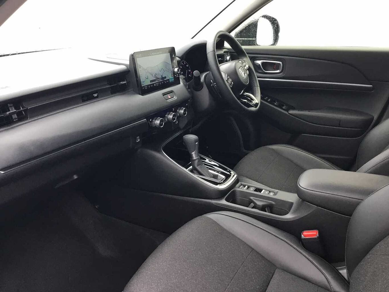 Used Honda HR-V 2024 for sale - 76400341: Photo 2