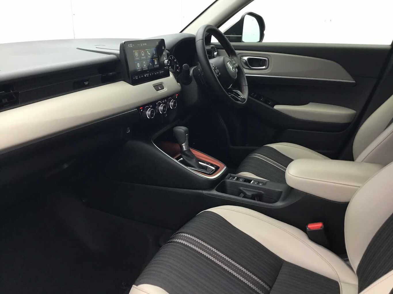 Used Honda HR-V 2022 for sale - 76202306: Photo 2