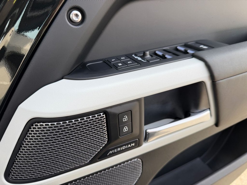 Used Land Rover Defender 2024 for sale - 77991128: Photo 41