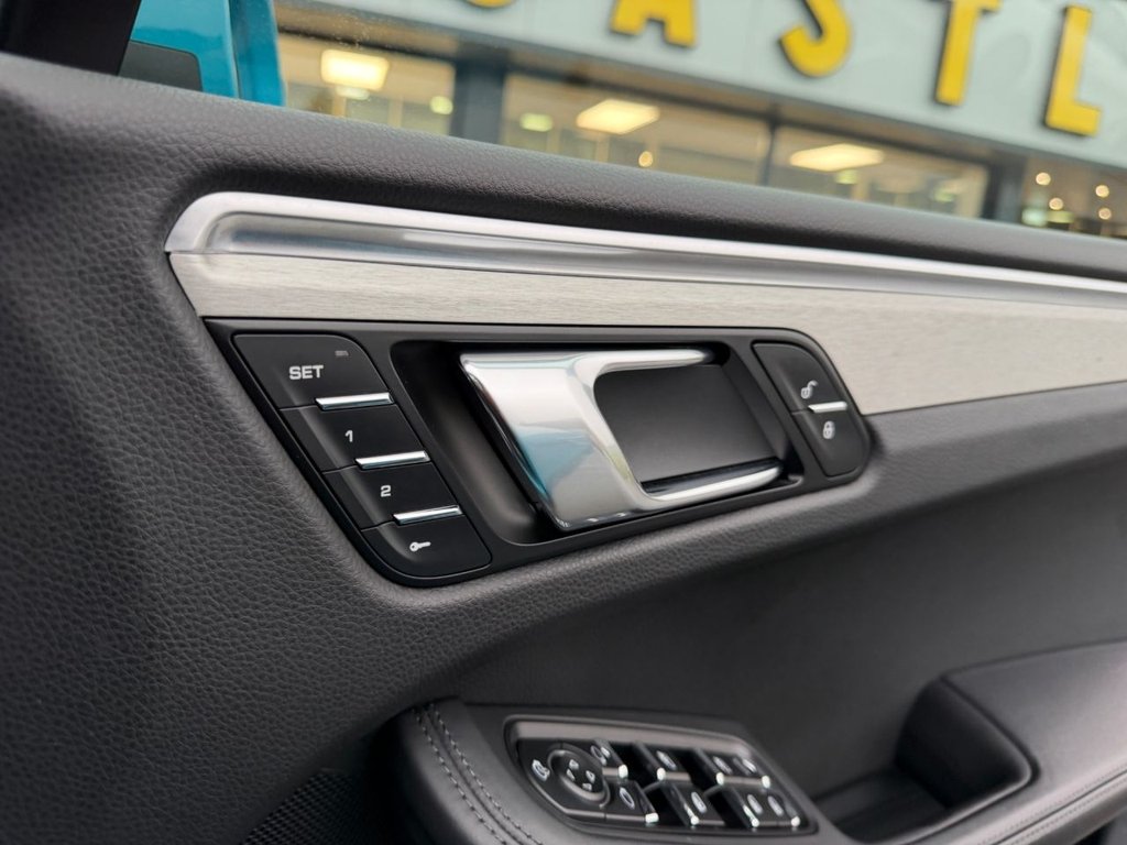 Used Porsche Macan 2018 for sale - 76582215: Photo 37