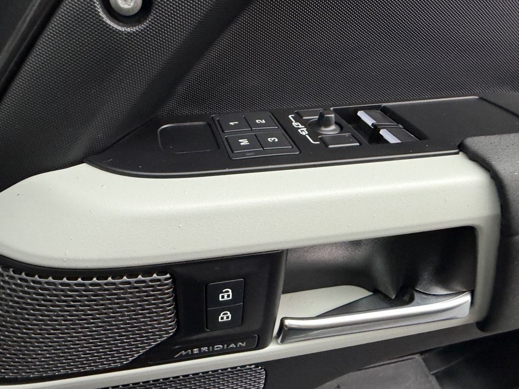 Used Land Rover Defender 2023 for sale - 76469711: Photo 34