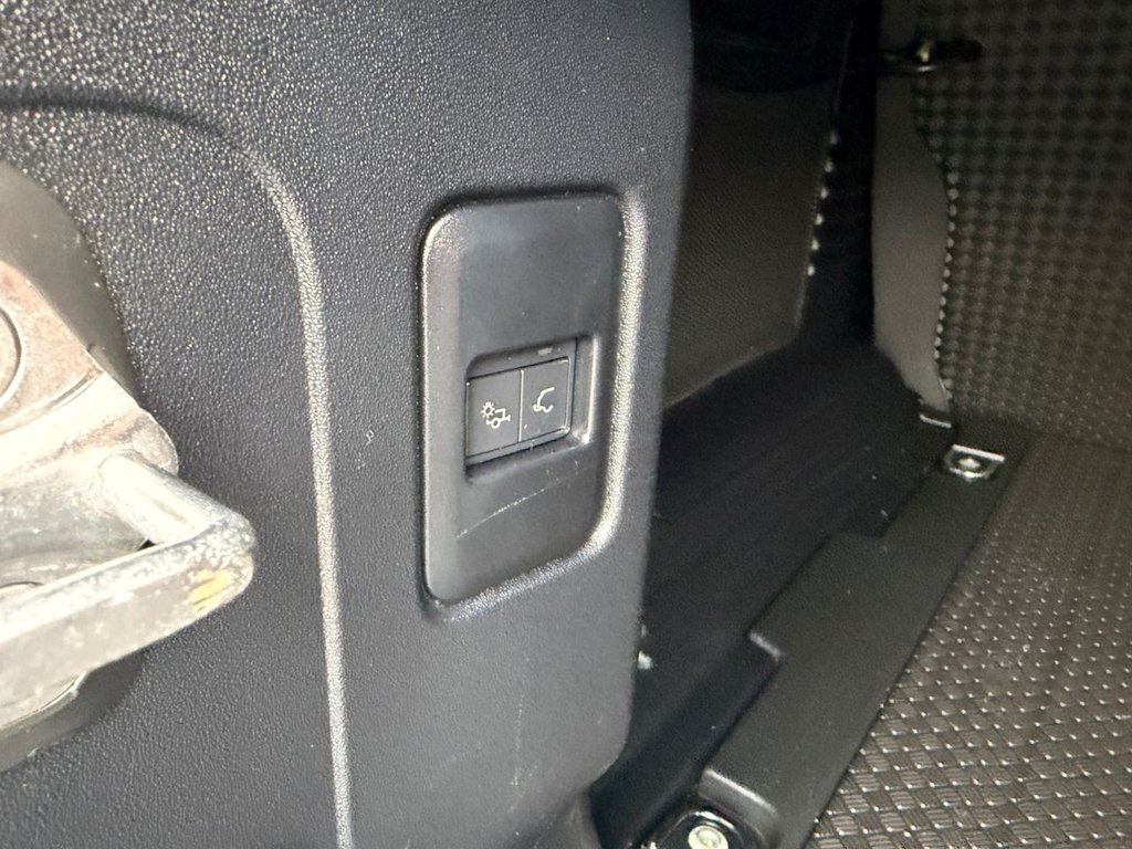 Used Land Rover Defender 2023 for sale - 76429744: Photo 19