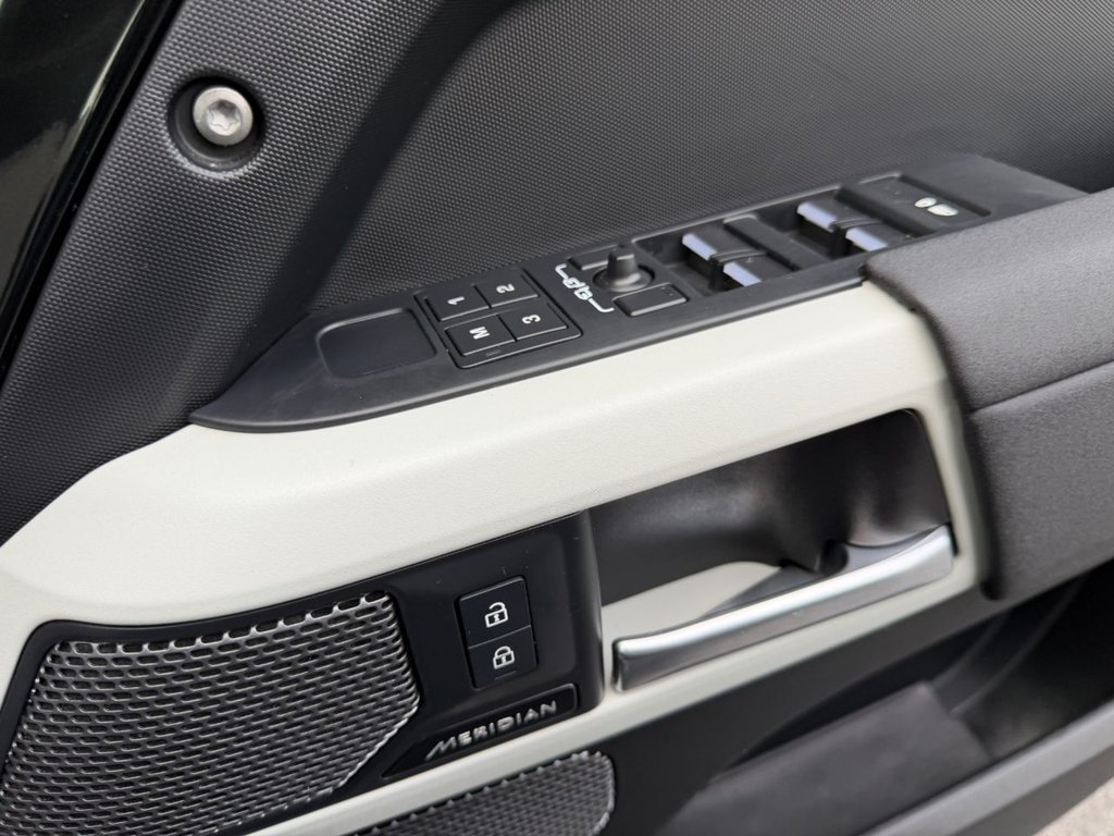 Used Land Rover Defender 2023 for sale - 76429744: Photo 36