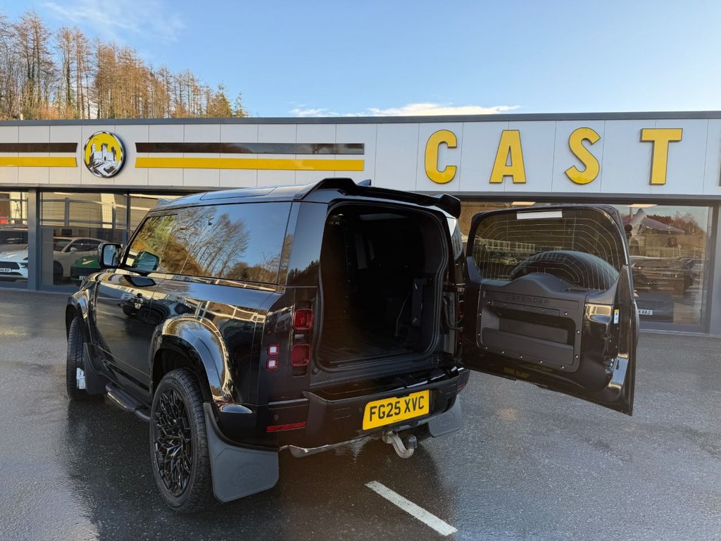 Used Land Rover Defender 2025 for sale - 76686594: Photo 15