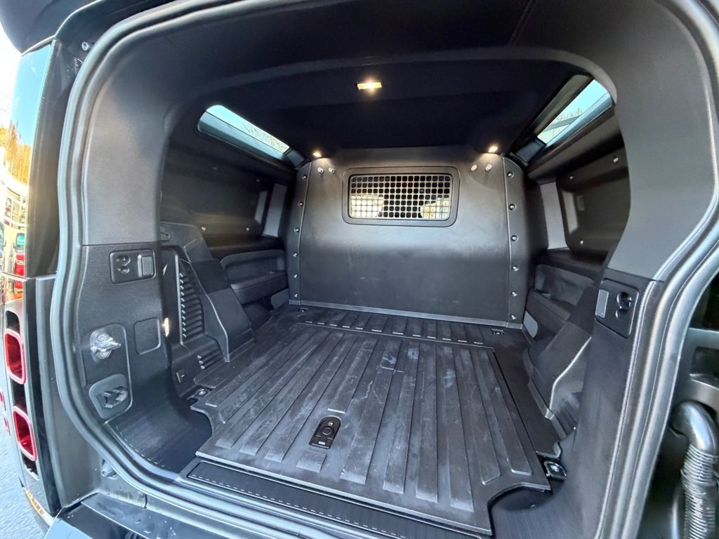 Used Land Rover Defender 2025 for sale - 76686594: Photo 18