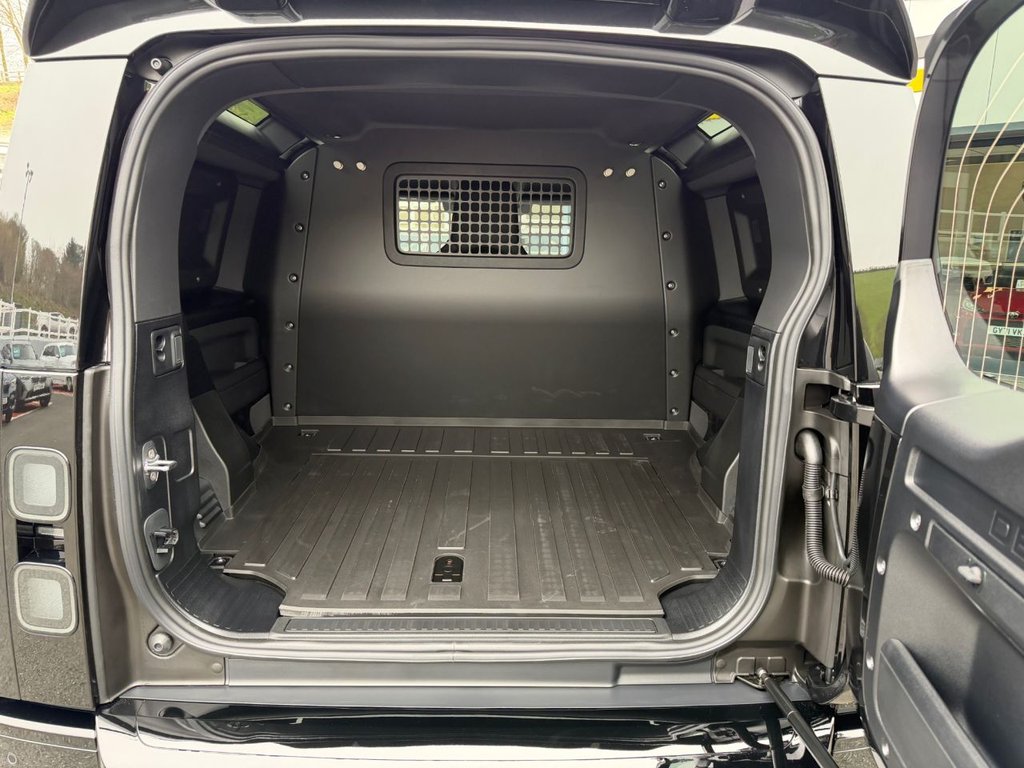 Used Land Rover Defender 90 2026 for sale - 78069244: Photo 17