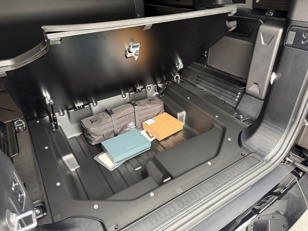 Used Land Rover Defender 110 2026 for sale - 77919577: Photo 19