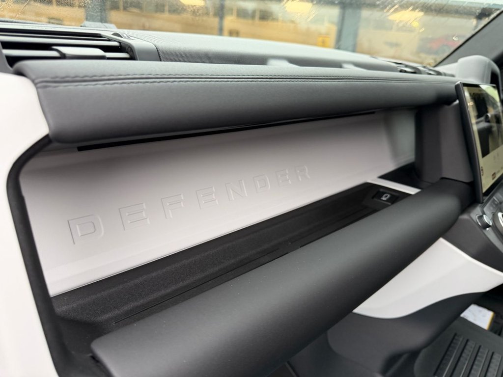 Used Land Rover Defender 110 2026 for sale - 77919577: Photo 24