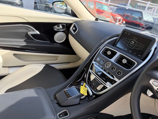Used Aston Martin DB11 2017 for sale - 76163238: Photo 11