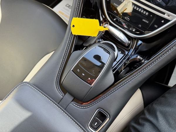 Used Aston Martin DB11 2017 for sale - 76163238: Photo 43