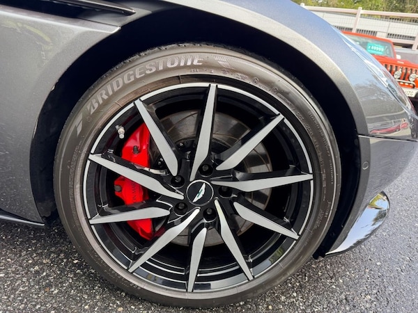 Used Aston Martin DB11 2017 for sale - 76163238: Photo 45
